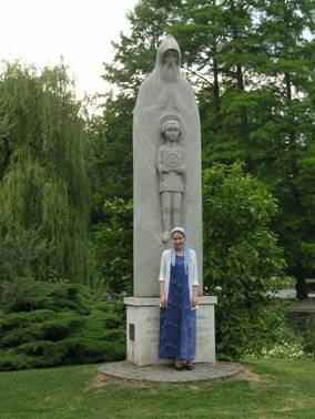 У памятника прп.Сергию Радонежскому в Новом Саду 