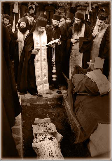 Похороны игумена монастыря Есфигмен