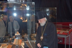 Архиепископ Верейский Евгений и протоиерей Владимир Воробьев на открытии выставки