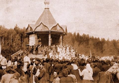 Посещение Их Императорскими Величествами богомольческого городка в Сарове 20 июля 1903 г.