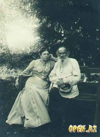 Л. Н. Толстой с супругой