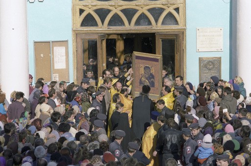 1993. Принесение Владимирской иконы на молебен