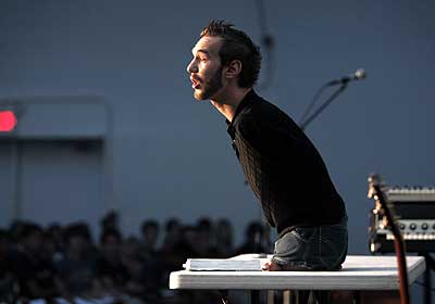  STOP SUICID! - Страница 3 Nick-Vujicic-speaking-with-the-audience