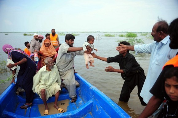 http://www.pravmir.ru/wp-content/uploads/2011/09/pakistan-flood-one-year-news-1-20110915-580x385.jpg
