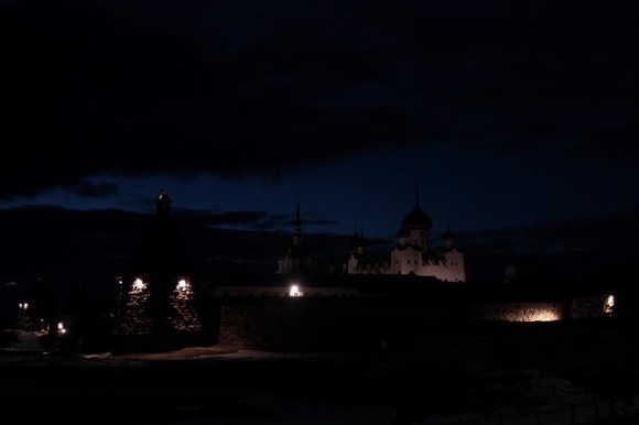 Монастырь ночью