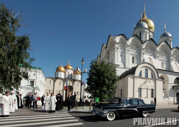 Патриаршая литургия в Кремле и молебен у храма Василия Блаженного. Фото Владимира Ходакова (6)