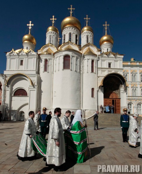 Патриаршая литургия в Кремле и молебен у храма Василия Блаженного. Фото Владимира Ходакова (8)