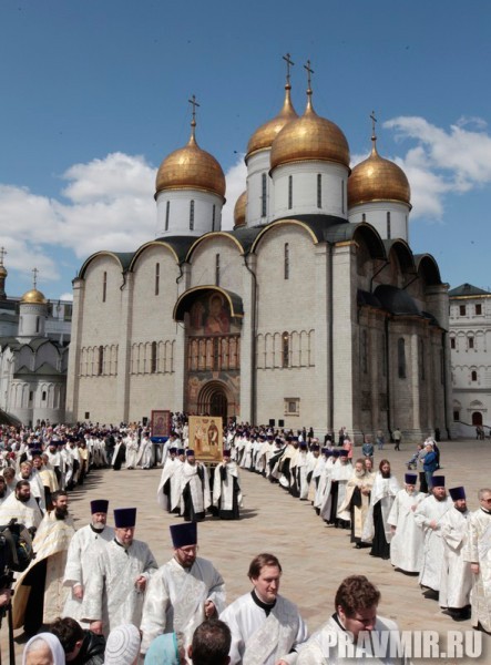 Патриаршая литургия в Кремле и молебен у храма Василия Блаженного. Фото Владимира Ходакова (33)