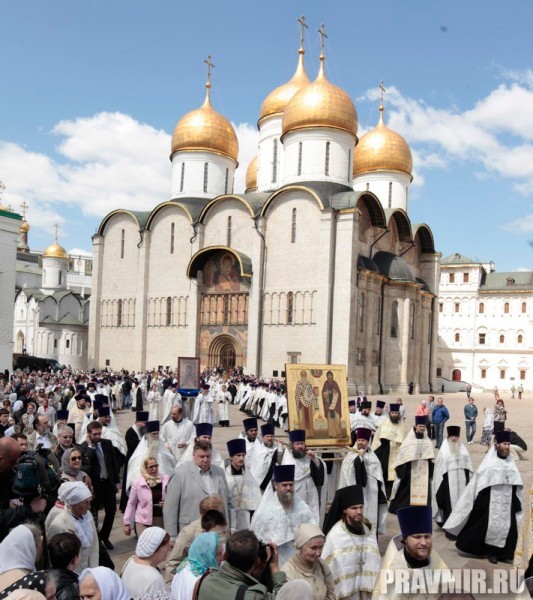 Патриаршая литургия в Кремле и молебен у храма Василия Блаженного. Фото Владимира Ходакова (34)