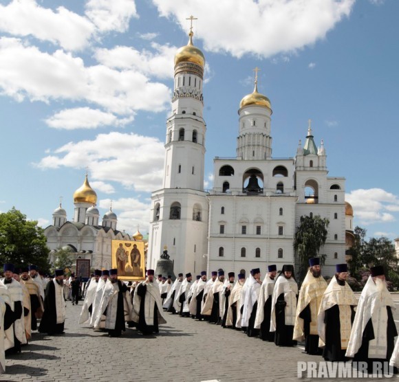 Патриаршая литургия в Кремле и молебен у храма Василия Блаженного. Фото Владимира Ходакова (37)