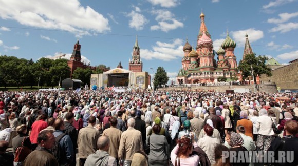 Патриаршая литургия в Кремле и молебен у храма Василия Блаженного. Фото Владимира Ходакова (47)