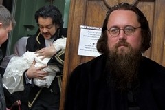 Протодиакон Андрей Кураев: Игра в дочки-матери на деньги