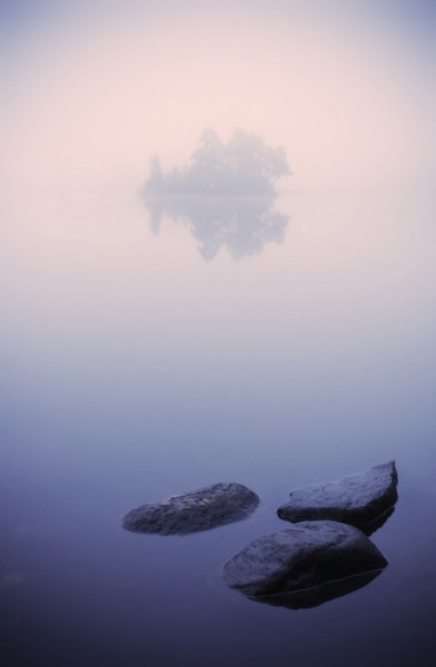 Вечерний туман на Вуоксе. Озеро Вуокса, Карельский перешеек Ленинградской области.  Автор: Виктор Калеченков