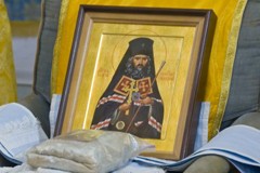 Кресло святителя Иоанна Шанхайского: Идолопоклонство или необычная форма почитания святого?