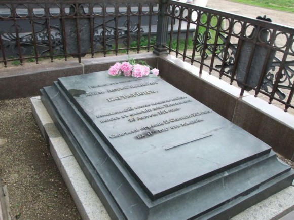 Современный вид могилы Багратиона в Бородине.