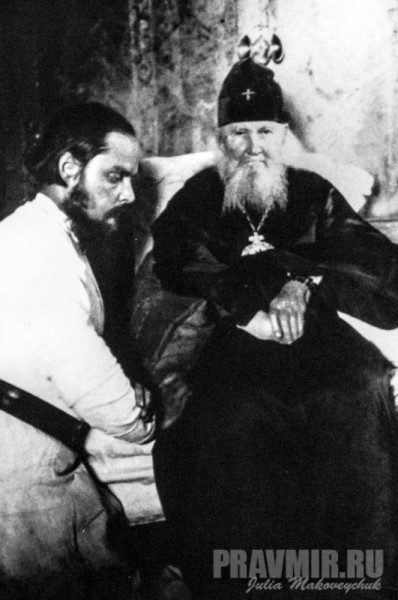 С митрополитом Макарием в Николо-Угрешском монастыре. 1924.