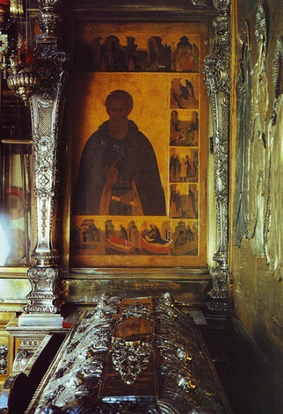 Икона преподобного Сергия Радонежского с житием у раки святого