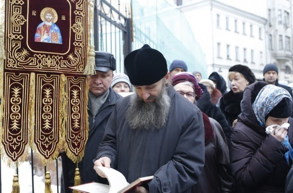 Молебен у храма св. Александра Невского (14)