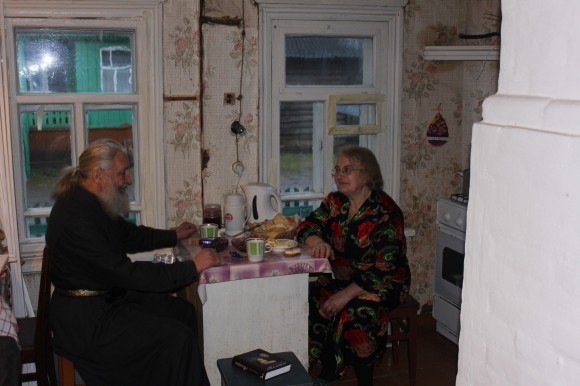 Отец Игорь и матушка Людмила за завтраком