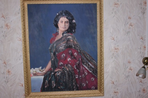 Портрет матушки Людмилы написан с фотографии старшим сыном Дмитрием Иудиным