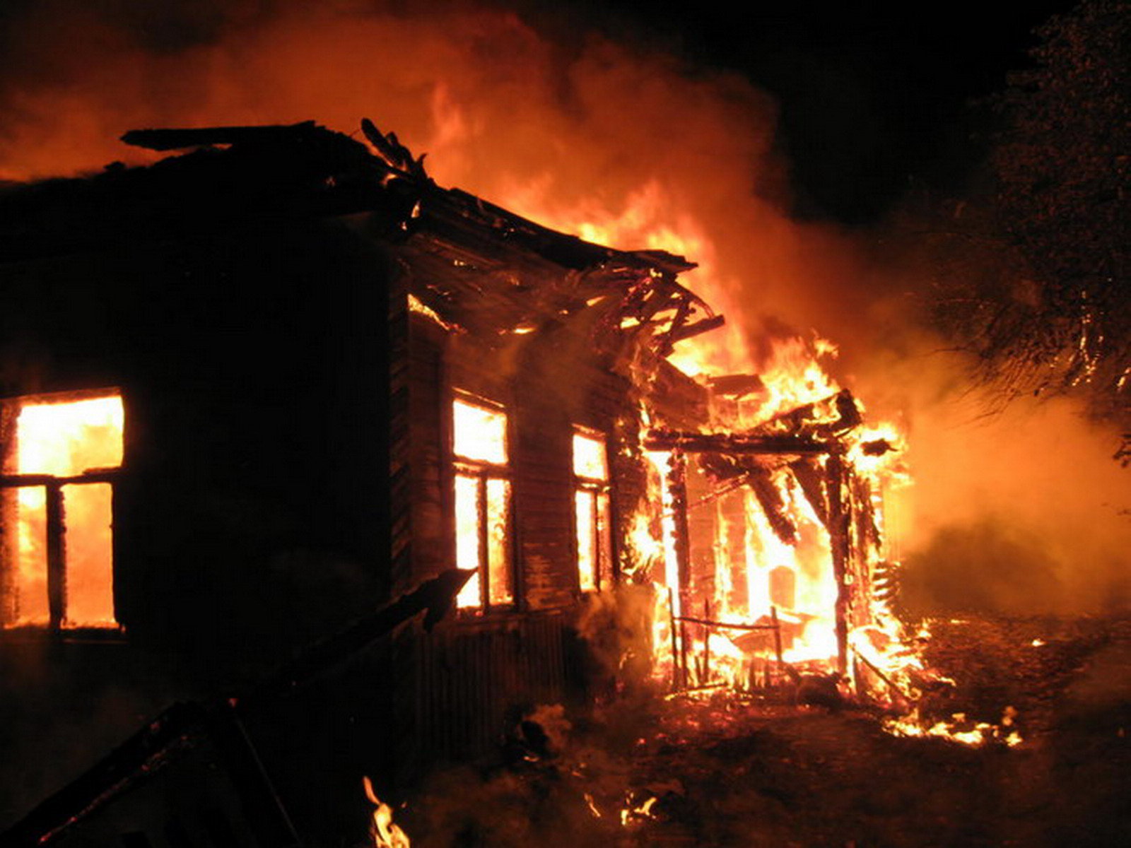 МЧС в Николаевской области поступило сообщение о пожаре жилого дома в