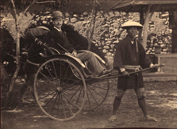 Наследник Цесаревич в г. Нагасаки в коляске-рикше 1891 г.
