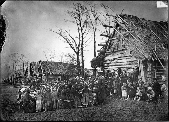 Народная столовая в деревне ПралевкеЛукояновского уезда. 1891-1892 гг. Негатив 18х24 см