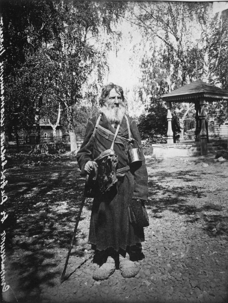 Странник в Серафимо-Дивеевском женском монастыре. 1904 г. Негатив 18х24 см