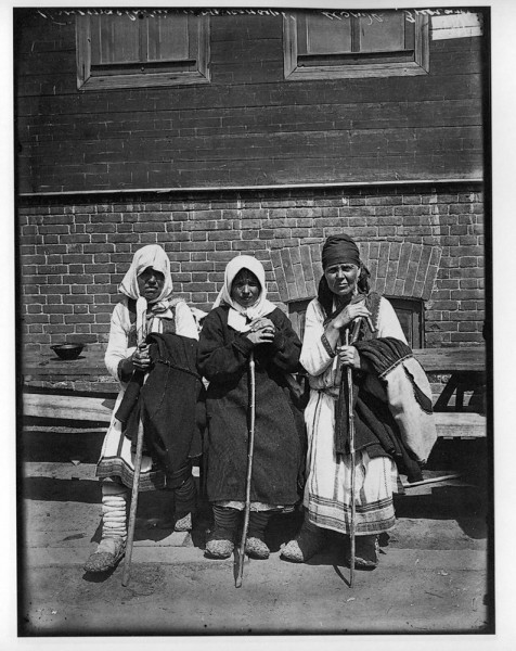 Типы богомолок в Серафимо-Понетаевском женском монастыре. 1904 г. Негатив 18х24 см