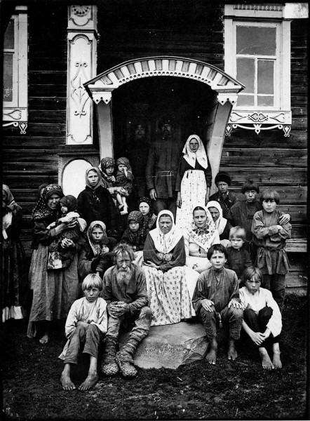 Группа старообрядцев. Деревня Кузнецово Семеновского уезда. Негатив 18х24 см