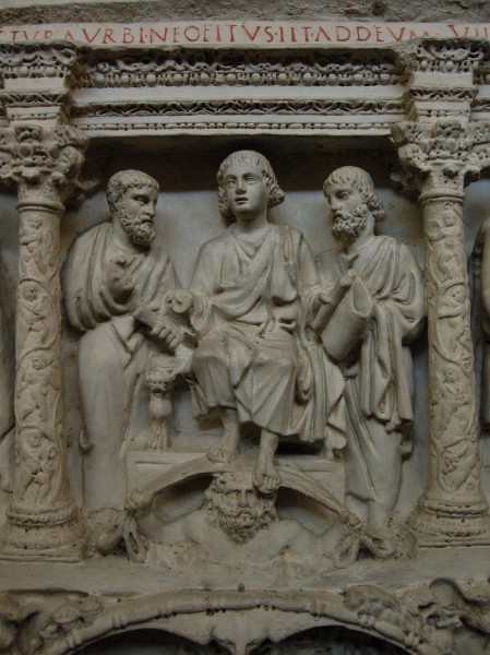 Христос вручает ключи и Закон апостолам. Саркофаг Юния Басса. Ок. 359 г. Музеи Ватикана. Фрагмент