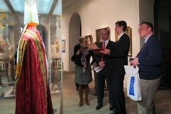 Как Троица Рублева оказалась на католическом облачении