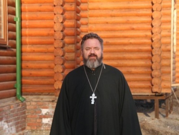 Ростовский священник спас самоубийцу, пытавшегося спрыгнуть с моста