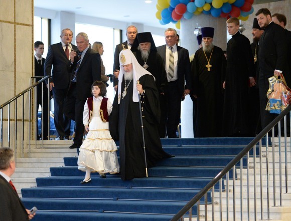 Патриарх Кирилл призвал православных усыновлять сирот и не бояться этого