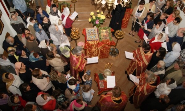 Курско-Коренной иконе Богородицы поклонились верующие Дюссельдорфа
