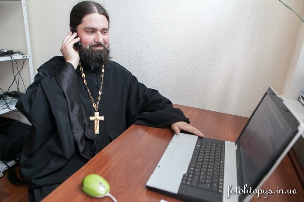 Украинская Церковь открыла телефонную линию духовной поддержки