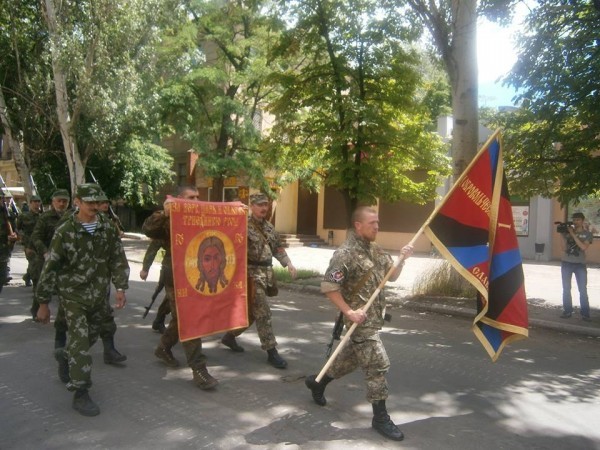 Повстанцы на улицах Славянска