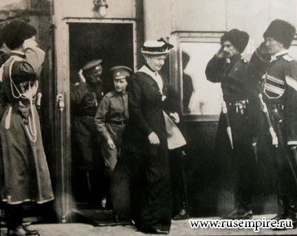 Empress Alexandra, Tsarevich Alexei, Tsar Nicholas II exiting a train.