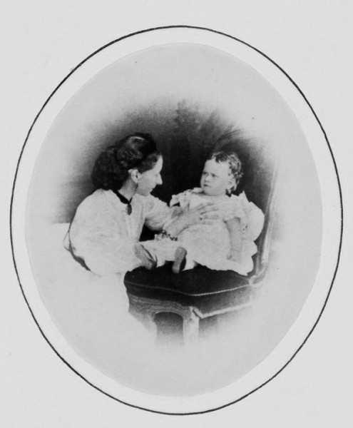 Принцесса Елизавета с мамой, принцессой Алисой, 1865 год 