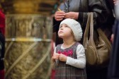 Водить ли ребенка на всю службу в храме? — Отвечают священники…