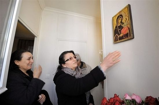 Православная икона Божией Матери замироточила в Париже