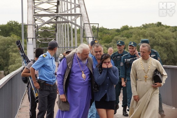 Епископ Гомельский и Жлобинский Стефан уговорил девушку не прыгать с моста