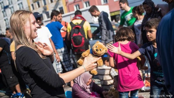Волонтеры встречают беженцев в Мюнхене