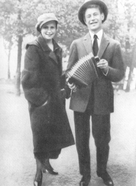 Сергей Есенин с сестрой Екатериной. Москва. 1925 год 