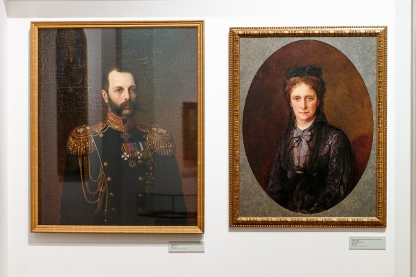 Родители великого князя Сергея Александровича, император Александр II (потрет кисти художника Харламова А.А.) и императрица Мария Александровна (неизвестный художник)