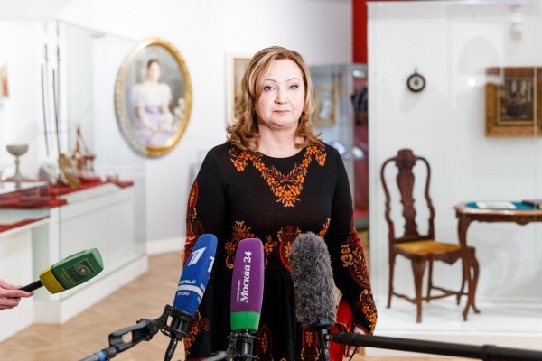 Анна Витальевна Громова, председатель Наблюдательного совета ЕСПО, рассказывает об уникальных экспонатах выставки