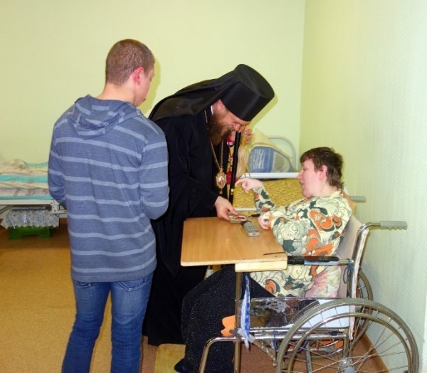 Поздравление с Пасхой в детском доме для инвалидов