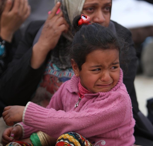 © Leanne Burden Seidel/www.bostonglobe.com Девочка из села Альбу Аль-Дор плачет после прибытия в военный лагерь в город Самарре, Ирак.