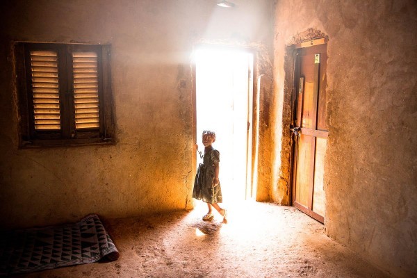 ©William Daniels/www.worldpressphoto.org Девочка в городе Банги. Два дня назад ее родственника убили боевики “Селека”.