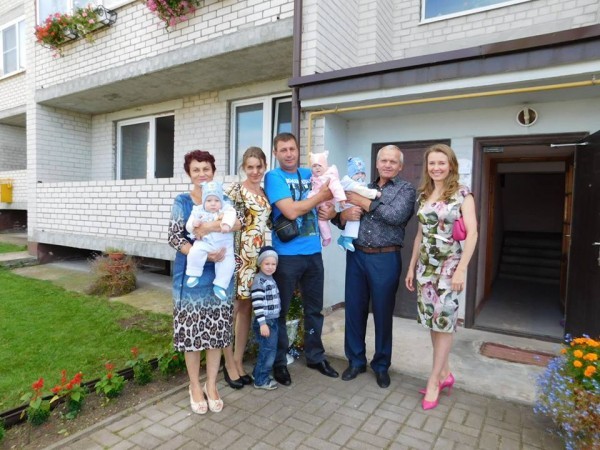 Супруга губернатора Калининградской области подарила многодетной семье свою квартиру